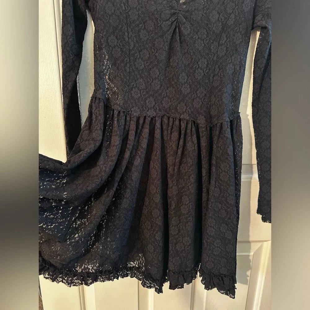 INTIMATELY FREE PEOPLE Blk Whimsigoth Floral Lace Asymmetric Hem Skater SM Dress - Picture 2 of 10